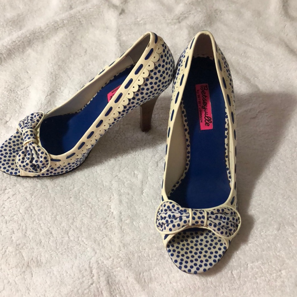 Betseyville classic polka dot shoes!